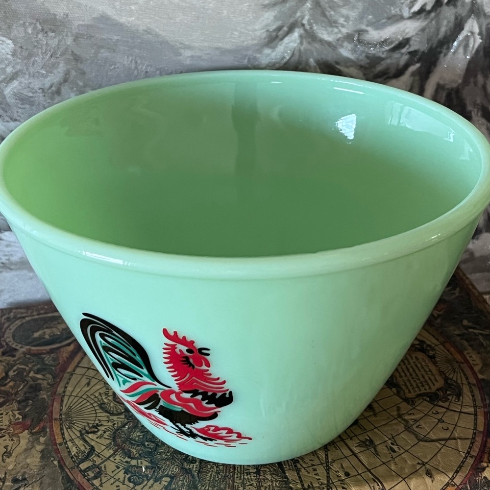 Vintage Jadeite-Style Green Glass Mixing Bowl with Rooster Decal - Picture 4 of 8